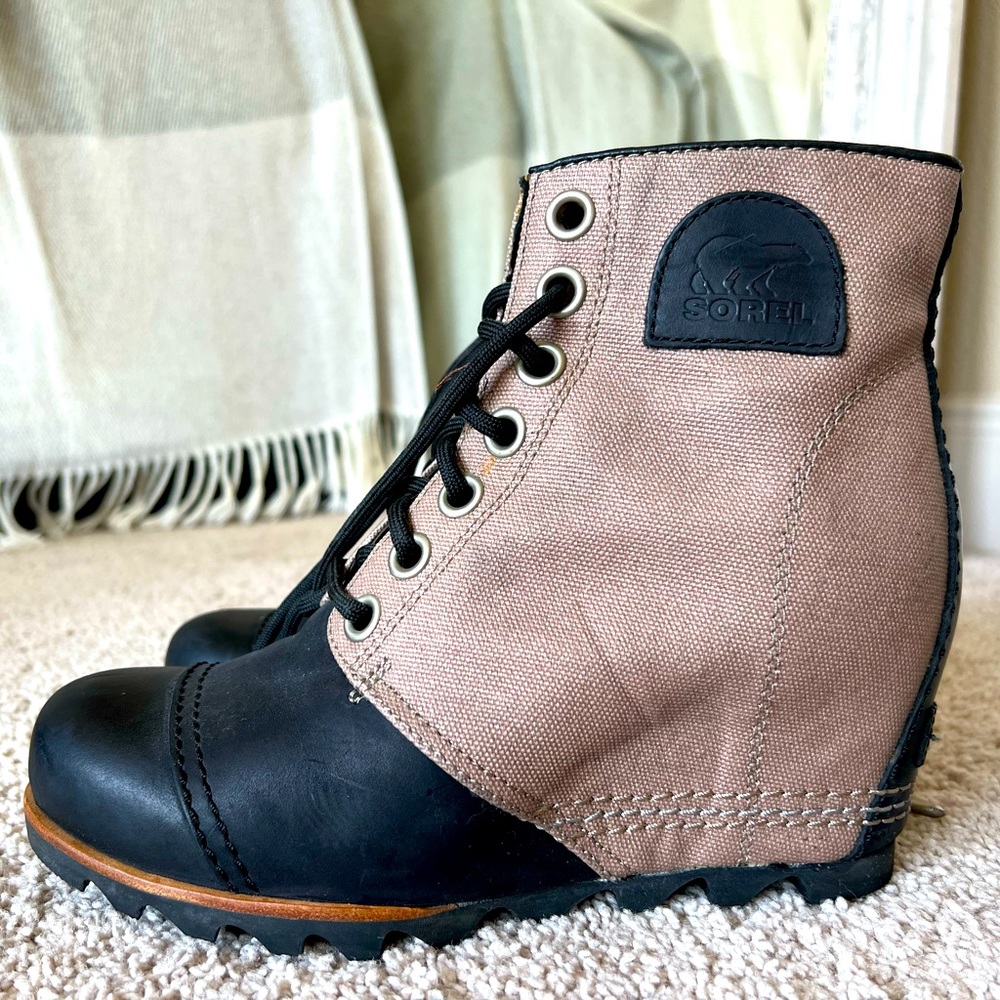 Sorel kaki canvas on black leather wedge boot